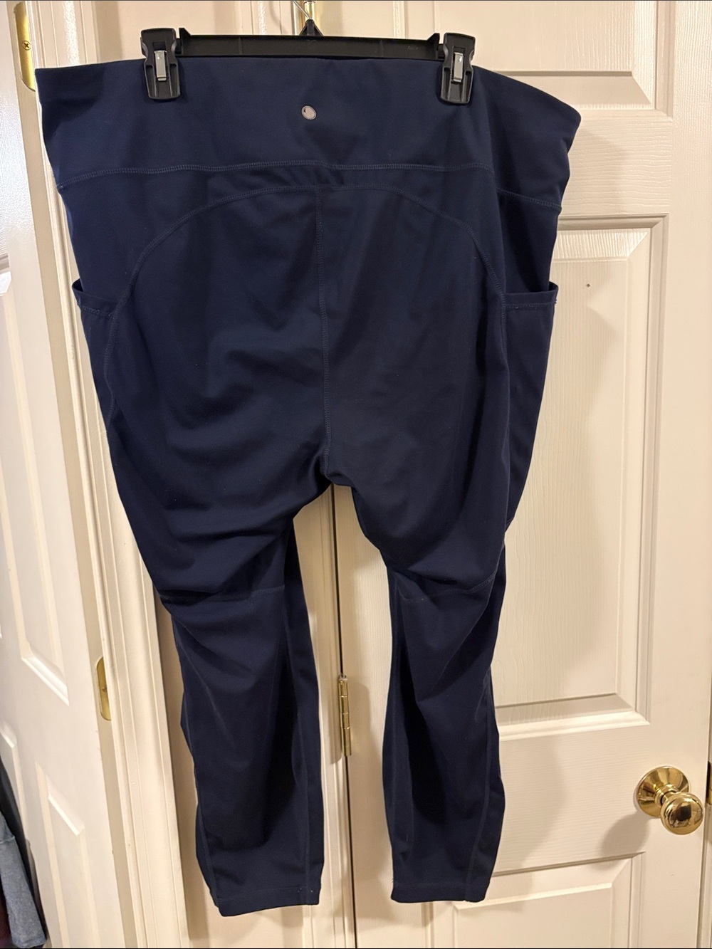 Yogalicious Navy Leggings with Side Pockets - Picture 2 of 3